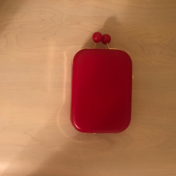 New Elizabeth Arden Red Kiss & Lock Bag w/ Removable Gold Chain - Picture 1 of 3